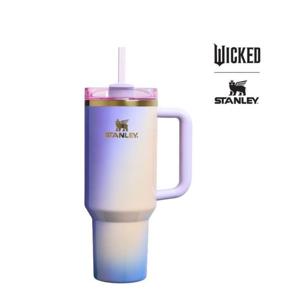 Stanley x Wicked  40oz FlowState Quencher Tumbler Glinda For Good New